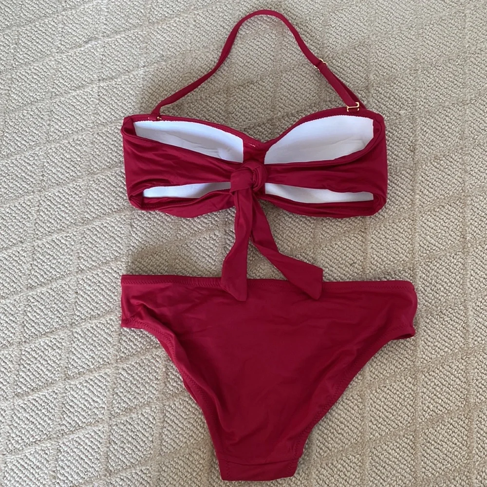 Red bikini! - Picture 2 of 4
